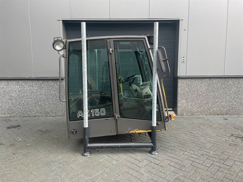 Ahlmann AZ150-4101457A-Cabin/Kabine/Cabine - Fülke és belső tér - Építőipari gépek: 1 kép. Ahlmann AZ150-4101457A-Cabin/Kabine/Cabine - Fülke és belső tér - Építőipari gépek: 1 kép.