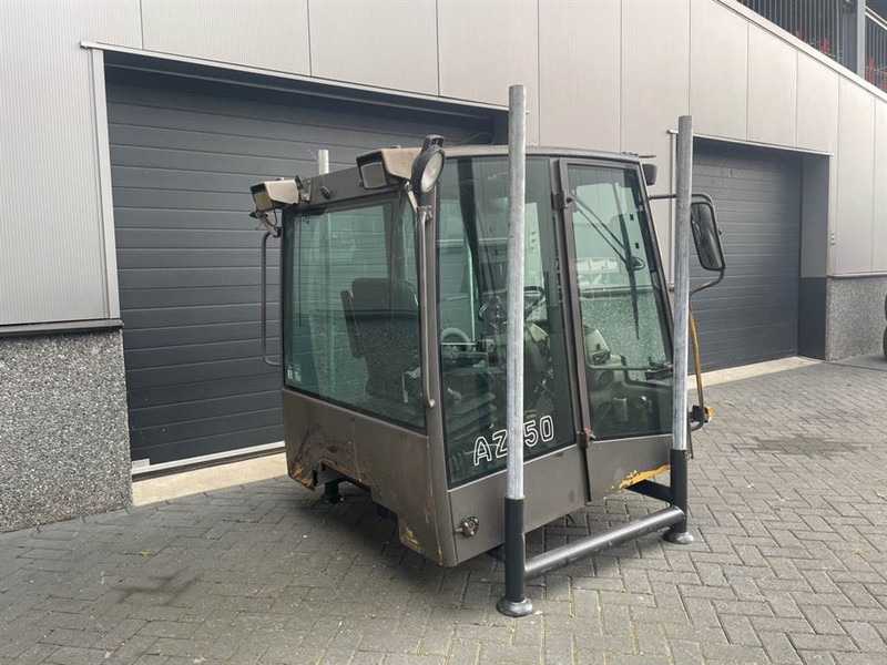 Ahlmann AZ150-4101457A-Cabin/Kabine/Cabine - Fülke és belső tér - Építőipari gépek: 3 kép. Ahlmann AZ150-4101457A-Cabin/Kabine/Cabine - Fülke és belső tér - Építőipari gépek: 3 kép.