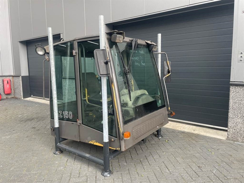 Ahlmann AZ150-4101457A-Cabin/Kabine/Cabine - Fülke és belső tér - Építőipari gépek: 2 kép. Ahlmann AZ150-4101457A-Cabin/Kabine/Cabine - Fülke és belső tér - Építőipari gépek: 2 kép.