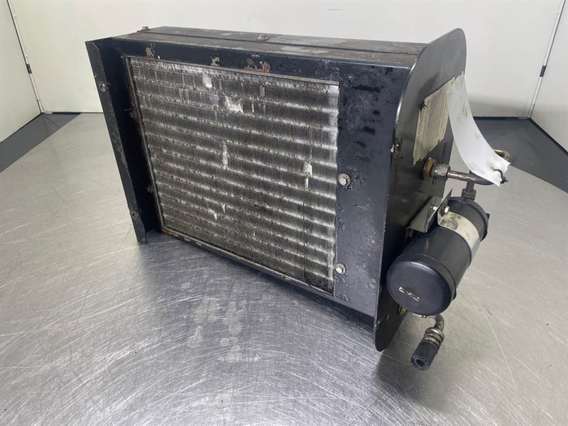 Ahlmann AZ150-4184898A-Airco condenser/Klimakondensator - Keret/ Alváz - Építőipari gépek: 4 kép. Ahlmann AZ150-4184898A-Airco condenser/Klimakondensator - Keret/ Alváz - Építőipari gépek: 4 kép.