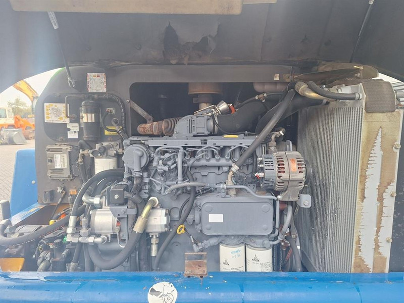 Ahlmann AZ150E - Gumikerekes homlokrakodó: 4 kép. Ahlmann AZ150E - Gumikerekes homlokrakodó: 4 kép.