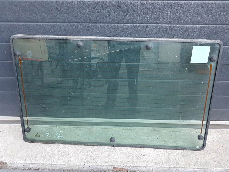 Ahlmann AZ210E-4106214A-Window/Scheibe/Ruit - Fülke és belső tér - Építőipari gépek: 2 kép. Ahlmann AZ210E-4106214A-Window/Scheibe/Ruit - Fülke és belső tér - Építőipari gépek: 2 kép.
