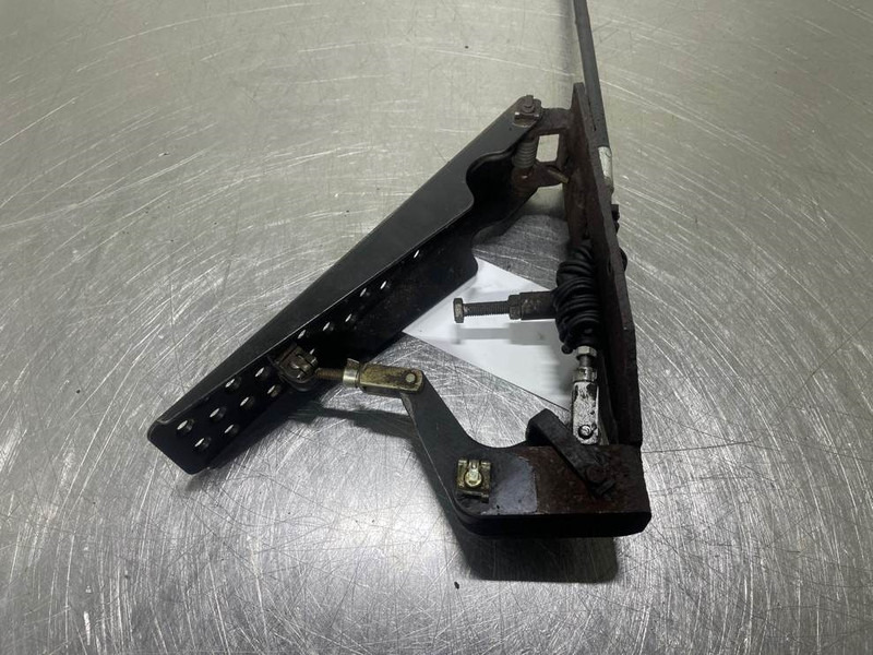 Ahlmann AZ6-4104384A-Gas pedal - Fülke és belső tér - Építőipari gépek: 4 kép. Ahlmann AZ6-4104384A-Gas pedal - Fülke és belső tér - Építőipari gépek: 4 kép.