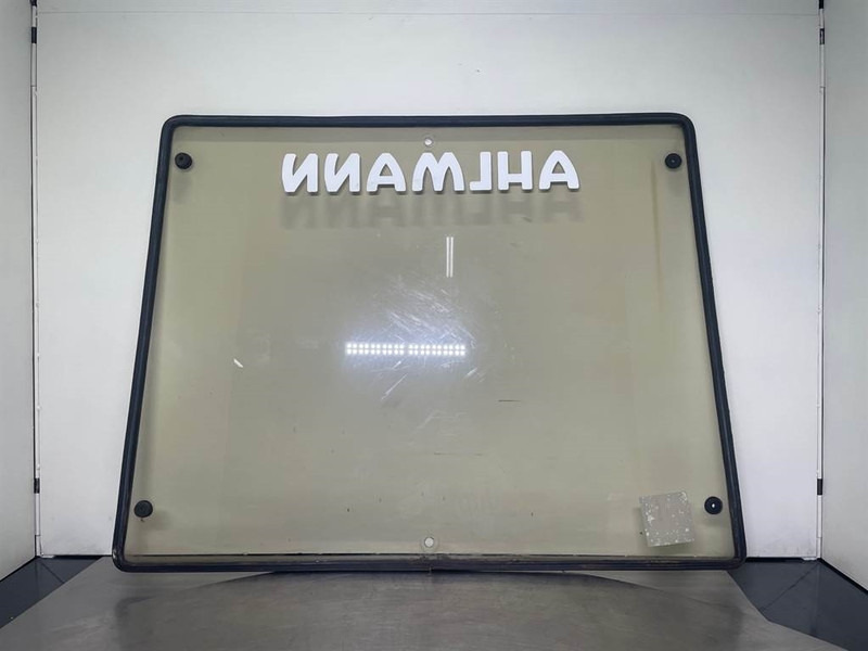 Ahlmann AZ6-4110393A-Window/Heckscheibe/Ruit - Fülke és belső tér - Építőipari gépek: 2 kép. Ahlmann AZ6-4110393A-Window/Heckscheibe/Ruit - Fülke és belső tér - Építőipari gépek: 2 kép.