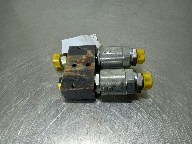 Ahlmann AZ6-4126621C-Rotary coupling/Drehverschraubung - Hidraulika - Építőipari gépek: 3 kép. Ahlmann AZ6-4126621C-Rotary coupling/Drehverschraubung - Hidraulika - Építőipari gépek: 3 kép.