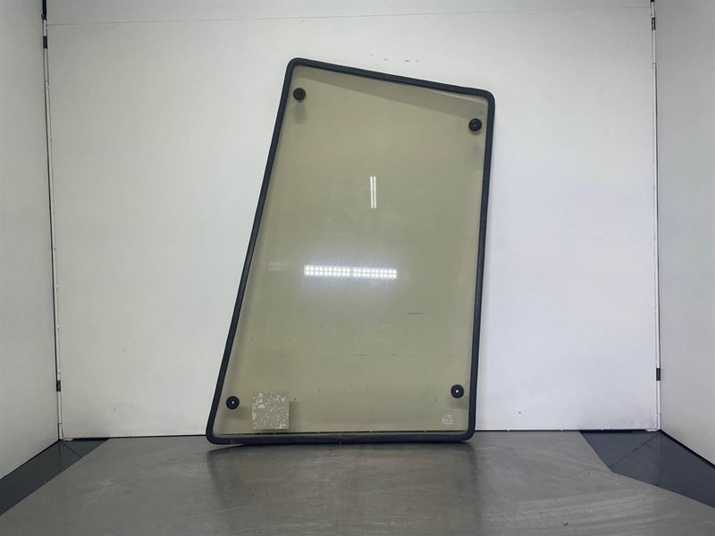 Ahlmann AZ6-4197784A-Window/Seitenscheibe/Ruit - Fülke és belső tér - Építőipari gépek: 2 kép. Ahlmann AZ6-4197784A-Window/Seitenscheibe/Ruit - Fülke és belső tér - Építőipari gépek: 2 kép.