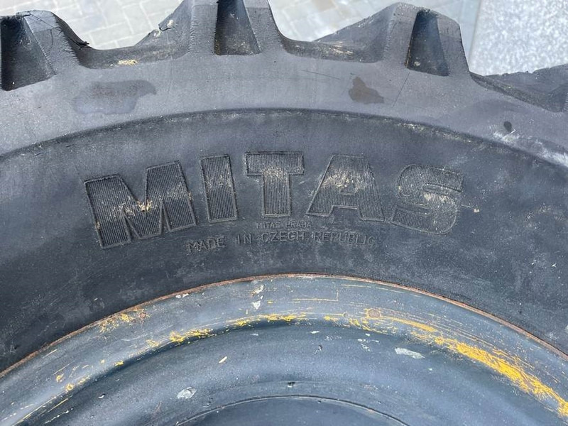 Ahlmann AZ6-Mitas 405/70-20 (16/70-20)-Tire/Reifen/Band - Gumiabroncsok és felnik - Építőipari gépek: 5 kép. Ahlmann AZ6-Mitas 405/70-20 (16/70-20)-Tire/Reifen/Band - Gumiabroncsok és felnik - Építőipari gépek: 5 kép.