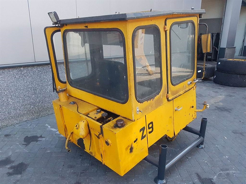 Ahlmann AZ9/AS7CS - Cabin/Kabine/Cabine - Fülke és belső tér - Építőipari gépek: 4 kép. Ahlmann AZ9/AS7CS - Cabin/Kabine/Cabine - Fülke és belső tér - Építőipari gépek: 4 kép.