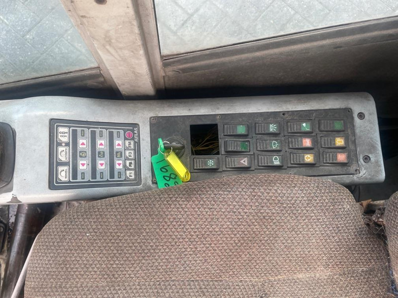 Atlas 1704MH - Cabin/Kabine/Cabine - Fülke és belső tér - Építőipari gépek: 5 kép. Atlas 1704MH - Cabin/Kabine/Cabine - Fülke és belső tér - Építőipari gépek: 5 kép.