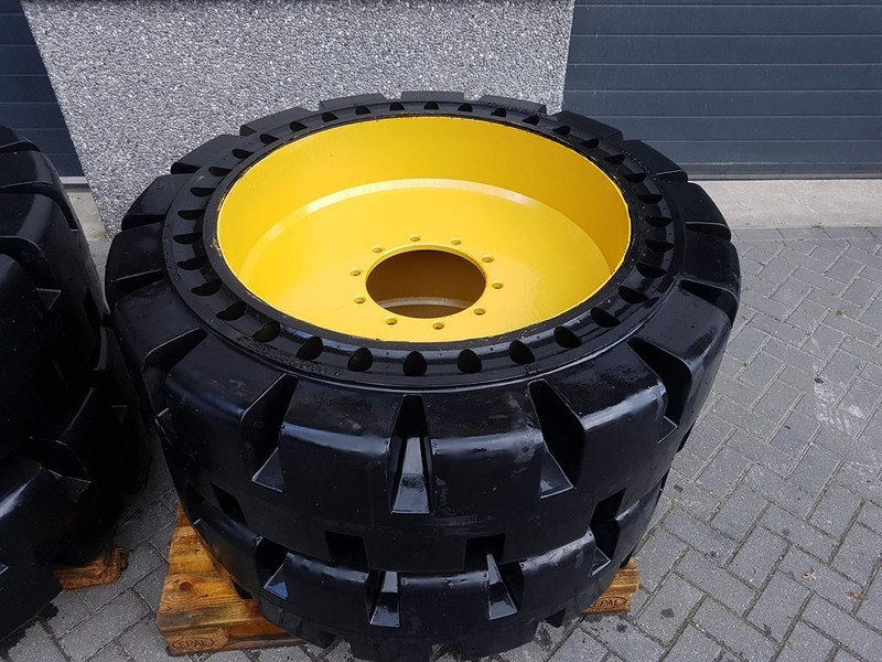 Cat 910/914 - 447-1131 - Tyre/Reifen/Band - Gumiabroncsok és felnik - Építőipari gépek: 3 kép. Cat 910/914 - 447-1131 - Tyre/Reifen/Band - Gumiabroncsok és felnik - Építőipari gépek: 3 kép.