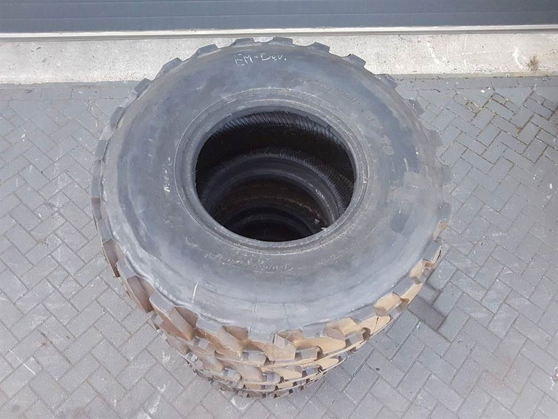 DUNLOP mitas covers -405/70-R18 (15.5/70-R18)-Tire/Reifen - Gumiabroncsok és felnik - Építőipari gépek: 4 kép. DUNLOP mitas covers -405/70-R18 (15.5/70-R18)-Tire/Reifen - Gumiabroncsok és felnik - Építőipari gépek: 4 kép.