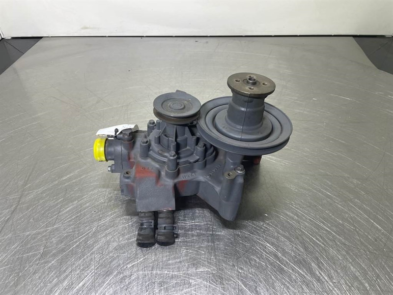 Deutz 04300291 - Coolant pump/Kühlmittelpumpe/Waterpomp - Motor - Építőipari gépek: 1 kép. Deutz 04300291 - Coolant pump/Kühlmittelpumpe/Waterpomp - Motor - Építőipari gépek: 1 kép.