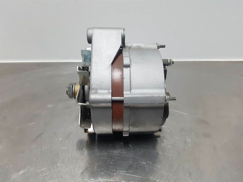 Deutz 913/1013-28V 55A-Alternator/Lichtmaschine/Dynamo - Motor - Építőipari gépek: 3 kép. Deutz 913/1013-28V 55A-Alternator/Lichtmaschine/Dynamo - Motor - Építőipari gépek: 3 kép.