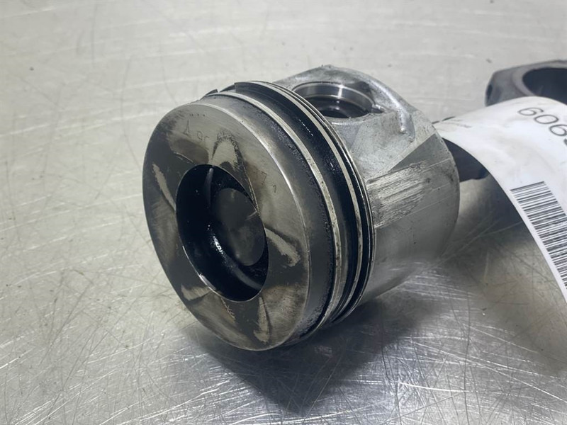 Deutz TD2011L04I - Piston/Kolben/Zuiger - Motor - Építőipari gépek: 2 kép. Deutz TD2011L04I - Piston/Kolben/Zuiger - Motor - Építőipari gépek: 2 kép.