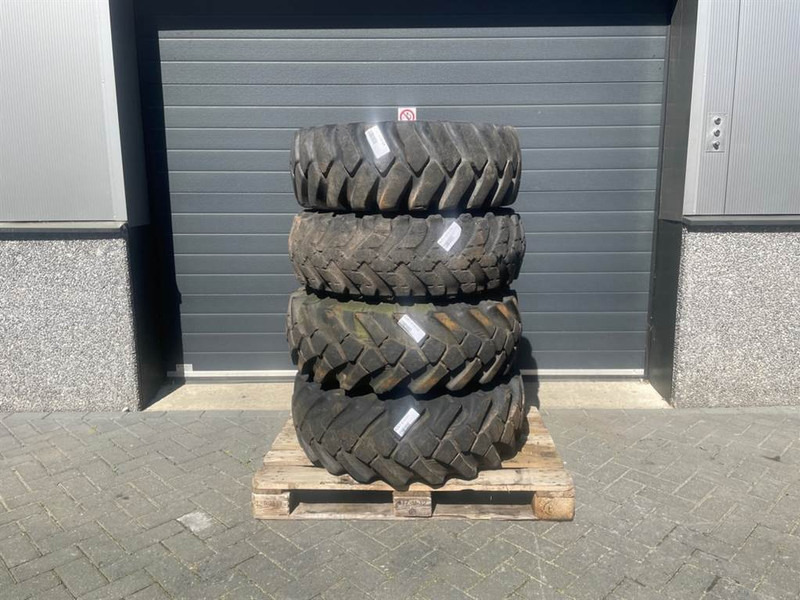 Everest 12.5-18 - Tire/Reifen/Band - Gumiabroncsok és felnik - Építőipari gépek: 1 kép. Everest 12.5-18 - Tire/Reifen/Band - Gumiabroncsok és felnik - Építőipari gépek: 1 kép.