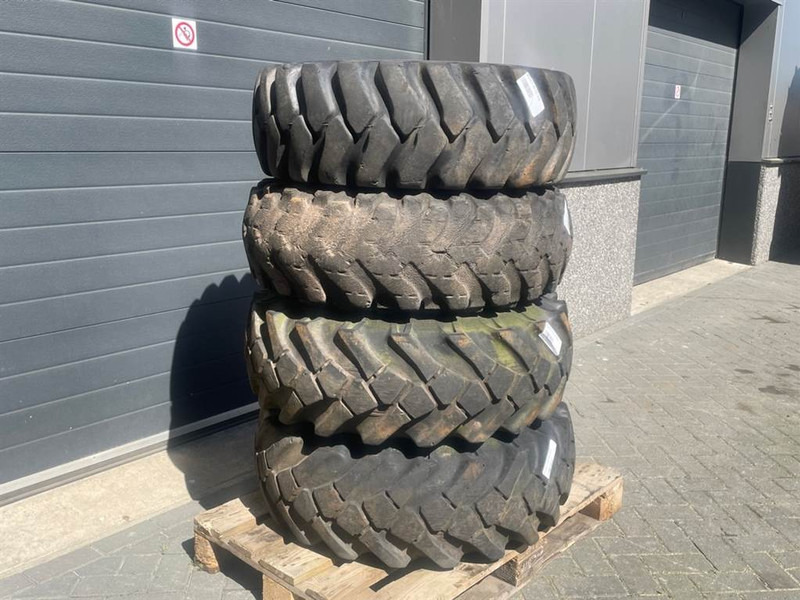 Everest 12.5-18 - Tire/Reifen/Band - Gumiabroncsok és felnik - Építőipari gépek: 3 kép. Everest 12.5-18 - Tire/Reifen/Band - Gumiabroncsok és felnik - Építőipari gépek: 3 kép.