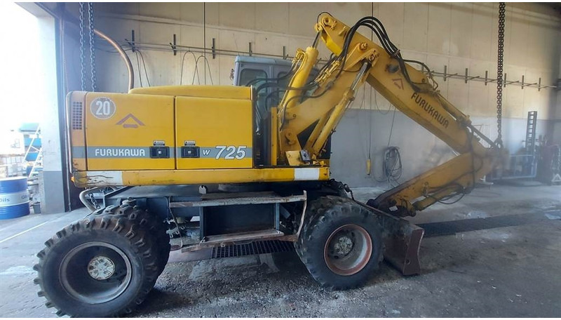 Furukawa W 725 LS (For parts) - Gumikerekes kotró: 2 kép. Furukawa W 725 LS (For parts) - Gumikerekes kotró: 2 kép.