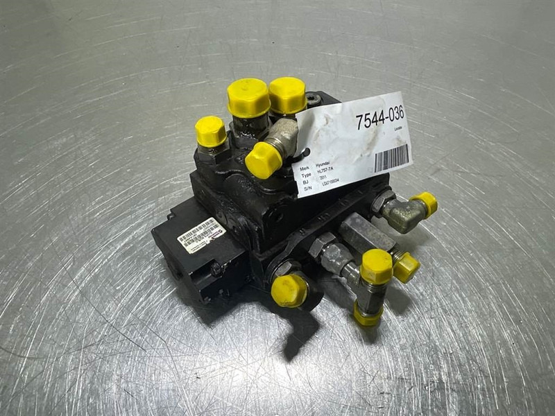 Hyundai HL757-7A-31LD-30020 / EHPS80/ 8-0-Steeringvalve - Hidraulika - Építőipari gépek: 1 kép. Hyundai HL757-7A-31LD-30020 / EHPS80/ 8-0-Steeringvalve - Hidraulika - Építőipari gépek: 1 kép.