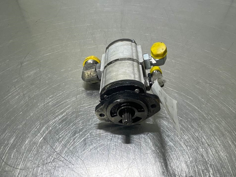 Hyundai HL757-7A-31LD-40500-Fan & brake pump - Hidraulika - Építőipari gépek: 2 kép. Hyundai HL757-7A-31LD-40500-Fan & brake pump - Hidraulika - Építőipari gépek: 2 kép.
