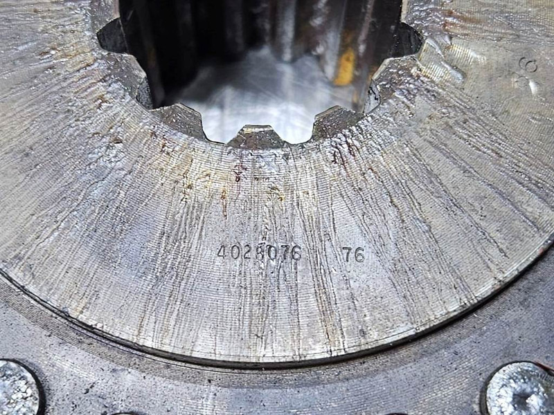 John Deere 4028082 - Pump drive plate/Flange couplings - Motor - Építőipari gépek: 4 kép. John Deere 4028082 - Pump drive plate/Flange couplings - Motor - Építőipari gépek: 4 kép.