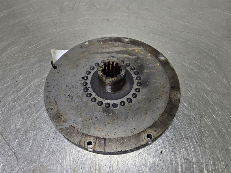 John Deere 4028082 - Pump drive plate/Flange couplings - Motor - Építőipari gépek: 1 kép. John Deere 4028082 - Pump drive plate/Flange couplings - Motor - Építőipari gépek: 1 kép.