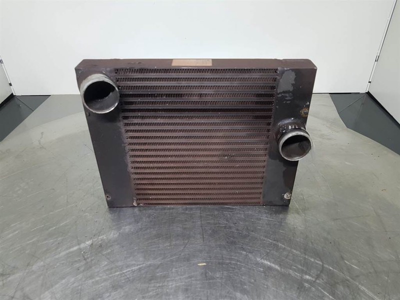 Kramer 880-AKG 0555.064.1800-Cooler/Kühler/Koeler - Motor és alkatrészek - Építőipari gépek: 1 kép. Kramer 880-AKG 0555.064.1800-Cooler/Kühler/Koeler - Motor és alkatrészek - Építőipari gépek: 1 kép.