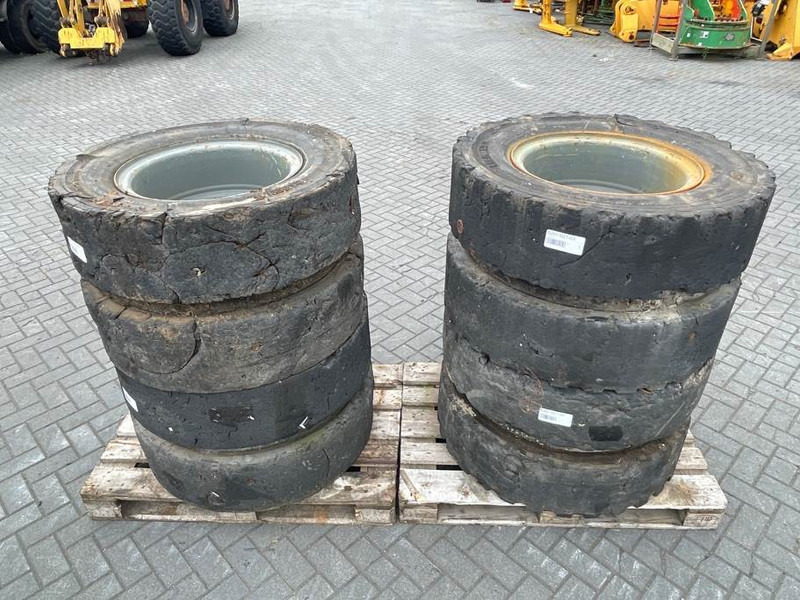Liebherr 10.00-20 - Tire/Reifen/Band - Gumiabroncsok és felnik - Építőipari gépek: 1 kép. Liebherr 10.00-20 - Tire/Reifen/Band - Gumiabroncsok és felnik - Építőipari gépek: 1 kép.