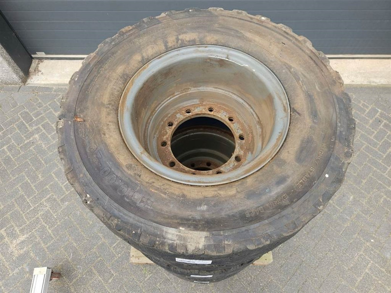 Liebherr 10.00-20 - Tire/Reifen/Band - Gumiabroncsok és felnik - Építőipari gépek: 4 kép. Liebherr 10.00-20 - Tire/Reifen/Band - Gumiabroncsok és felnik - Építőipari gépek: 4 kép.