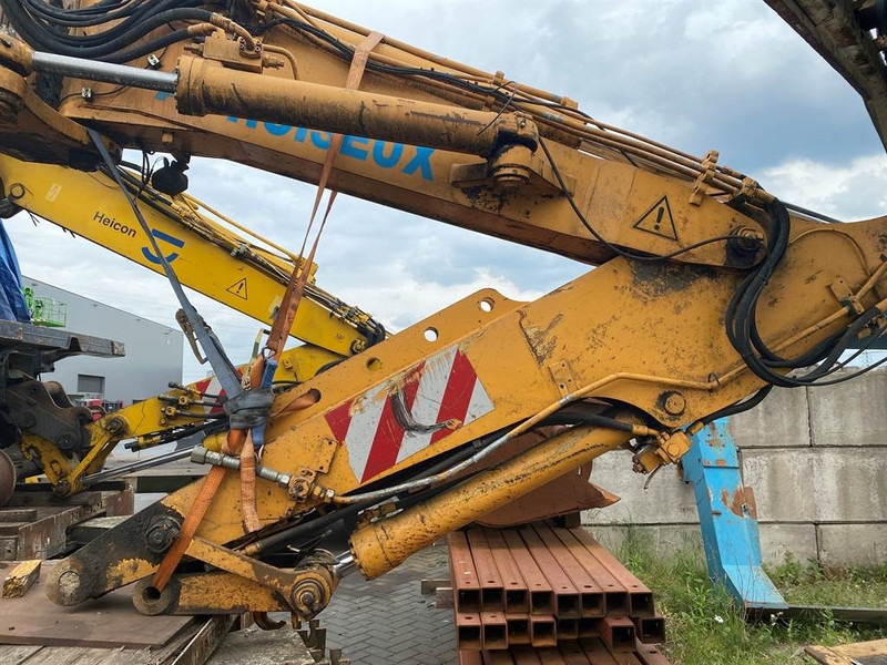 Liebherr A 904 (For parts) - Gumikerekes kotró: 3 kép. Liebherr A 904 (For parts) - Gumikerekes kotró: 3 kép.
