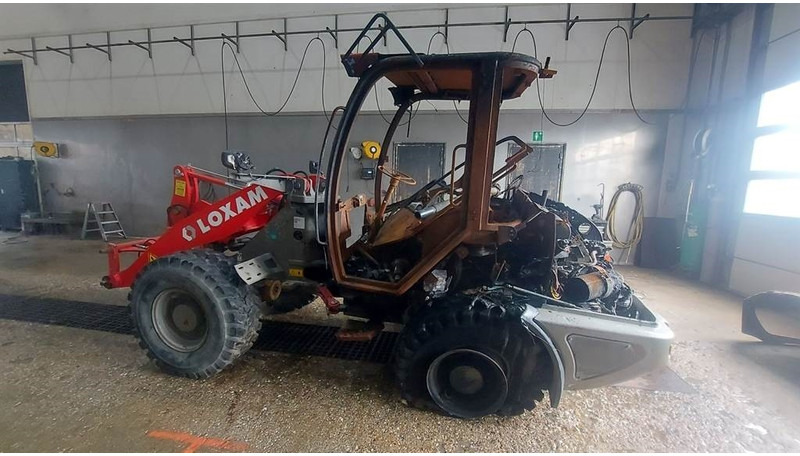 Liebherr L 506 C - (For parts) - Gumikerekes homlokrakodó: 2 kép. Liebherr L 506 C - (For parts) - Gumikerekes homlokrakodó: 2 kép.