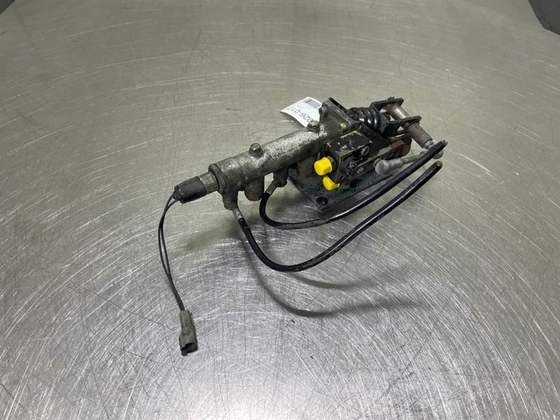 Liebherr L514-7621940-Brake cylinder/Bremszylinder - Fék alkatrészek - Építőipari gépek: 1 kép. Liebherr L514-7621940-Brake cylinder/Bremszylinder - Fék alkatrészek - Építőipari gépek: 1 kép.