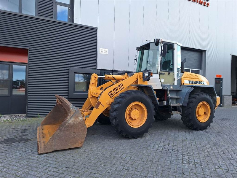 Liebherr L522 - Gumikerekes homlokrakodó: 4 kép. Liebherr L522 - Gumikerekes homlokrakodó: 4 kép.