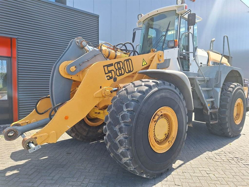 Liebherr L580 - Gumikerekes homlokrakodó: 4 kép. Liebherr L580 - Gumikerekes homlokrakodó: 4 kép.