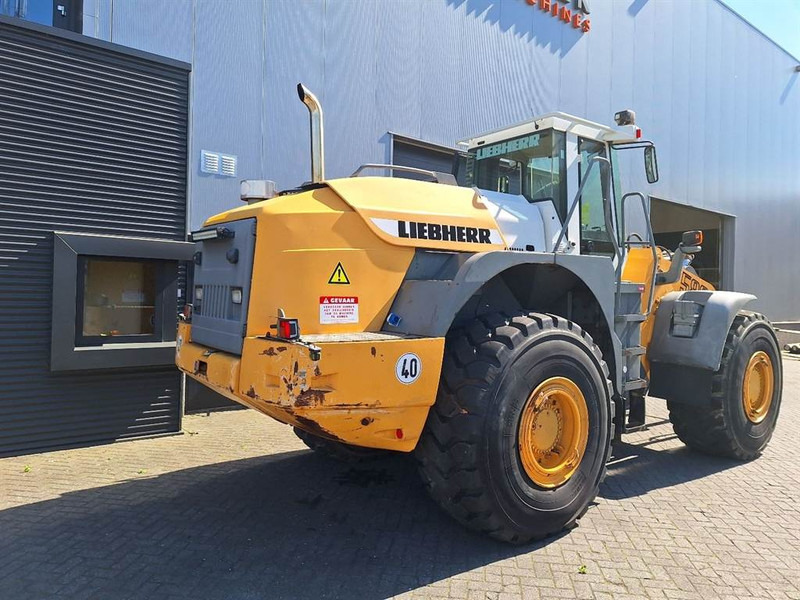 Liebherr L580 - Gumikerekes homlokrakodó: 5 kép. Liebherr L580 - Gumikerekes homlokrakodó: 5 kép.