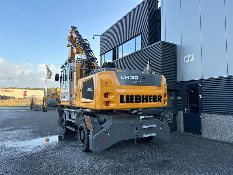 Liebherr LH 30 M - Hulladék kotró: 4 kép. Liebherr LH 30 M - Hulladék kotró: 4 kép.
