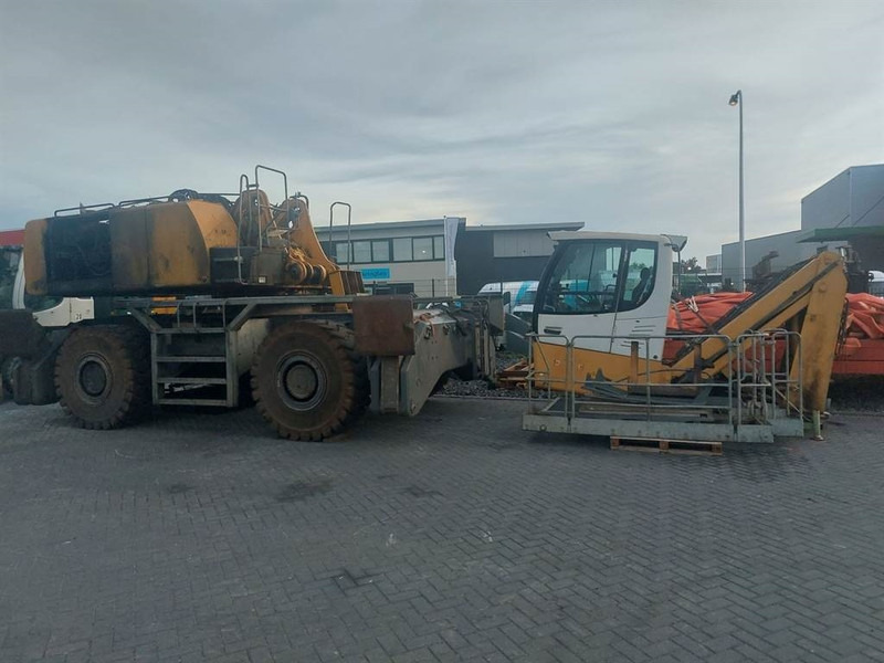 Liebherr LH 80 - (For parts) - Hulladék kotró: 1 kép. Liebherr LH 80 - (For parts) - Hulladék kotró: 1 kép.