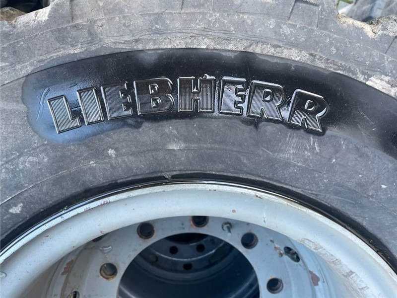 Liebherr LH24M-10.00-20-Tire/Reifen/Band - Gumiabroncsok és felnik - Építőipari gépek: 5 kép. Liebherr LH24M-10.00-20-Tire/Reifen/Band - Gumiabroncsok és felnik - Építőipari gépek: 5 kép.