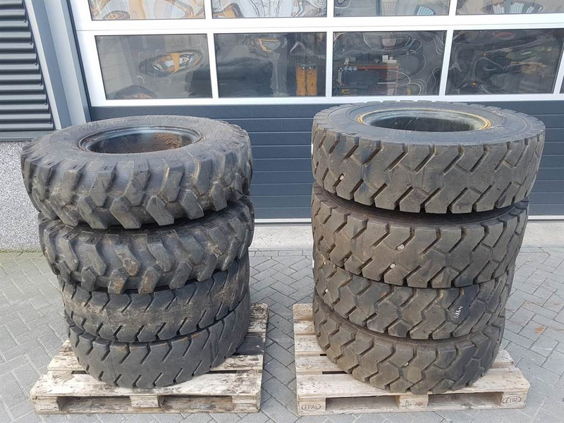 Liebherr LH24M-Michelin 11.00R20-Tyre/Reifen/Band - Gumiabroncsok és felnik - Építőipari gépek: 2 kép. Liebherr LH24M-Michelin 11.00R20-Tyre/Reifen/Band - Gumiabroncsok és felnik - Építőipari gépek: 2 kép.