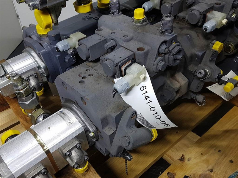 Linde HPV55-02L - Vögele - 2075251 -Drive pump/Fahrpumpe - Hidraulika: 1 kép. Linde HPV55-02L - Vögele - 2075251 -Drive pump/Fahrpumpe - Hidraulika: 1 kép.