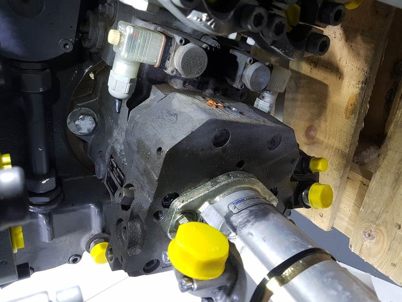 Linde HPV55-02L - Vögele - Drive pump/Fahrpumpe/Rijpomp - Hidraulika: 1 kép. Linde HPV55-02L - Vögele - Drive pump/Fahrpumpe/Rijpomp - Hidraulika: 1 kép.
