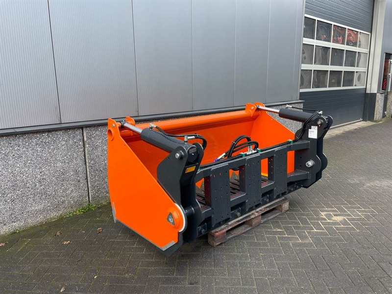 MAMMUT SC220M - Silage cutter/Silageschneider/Kuilhapper - Silózó berendezések: 4 kép. MAMMUT SC220M - Silage cutter/Silageschneider/Kuilhapper - Silózó berendezések: 4 kép.