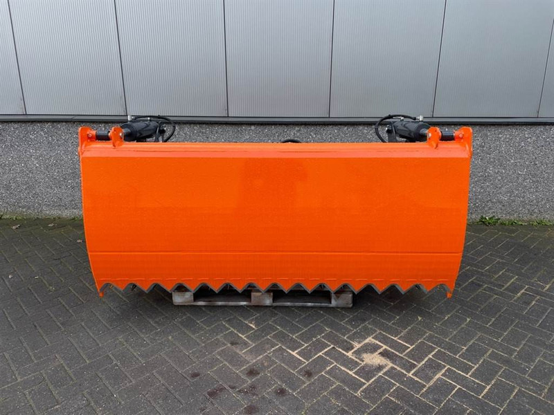 MAMMUT SC220M - Silage cutter/Silageschneider/Kuilhapper - Silózó berendezések: 1 kép. MAMMUT SC220M - Silage cutter/Silageschneider/Kuilhapper - Silózó berendezések: 1 kép.