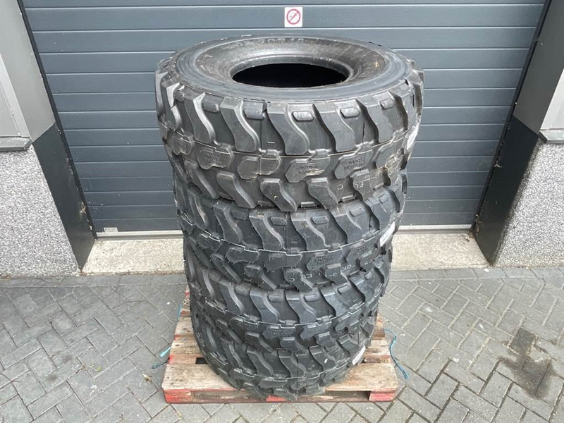 Magna 405/70R18-Tire/Reifen/Band - Gumiabroncsok és felnik - Építőipari gépek: 2 kép. Magna 405/70R18-Tire/Reifen/Band - Gumiabroncsok és felnik - Építőipari gépek: 2 kép.