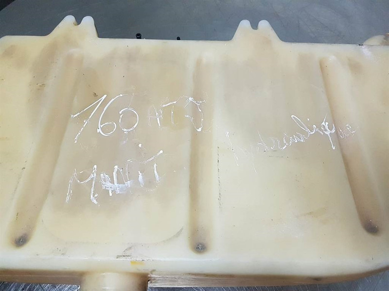 Manitou 160ATJ - Fuel tank/Kraftstofftank/Brandstoftank - Keret/ Alváz - Építőipari gépek: 5 kép. Manitou 160ATJ - Fuel tank/Kraftstofftank/Brandstoftank - Keret/ Alváz - Építőipari gépek: 5 kép.