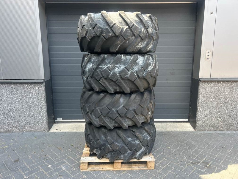Gumiabroncsok és felnik - Építőipari gépek Manitou MRT2145-Mitas 18-19.5-Tire/Reifen/Band: 1 kép.
