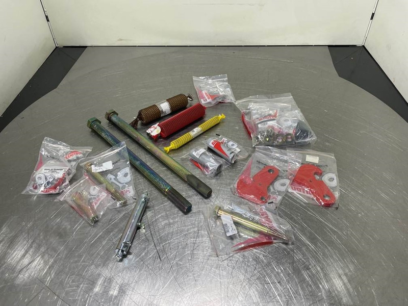 Manitou - Trailer hitch/Anhängerkupplung/Trekhaak - Keret/ Alváz - Építőipari gépek: 2 kép. Manitou - Trailer hitch/Anhängerkupplung/Trekhaak - Keret/ Alváz - Építőipari gépek: 2 kép.