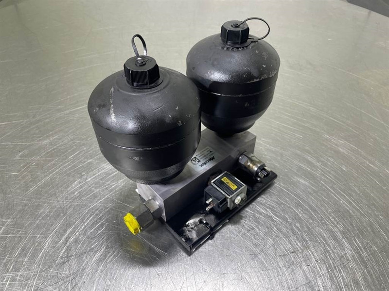 Mecalac 12MTX-4108214A-Stabilising module - Hidraulika - Építőipari gépek: 2 kép. Mecalac 12MTX-4108214A-Stabilising module - Hidraulika - Építőipari gépek: 2 kép.