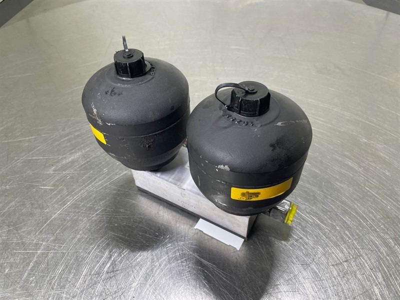 Mecalac 12MTX-4108214A-Stabilising module - Hidraulika - Építőipari gépek: 4 kép. Mecalac 12MTX-4108214A-Stabilising module - Hidraulika - Építőipari gépek: 4 kép.