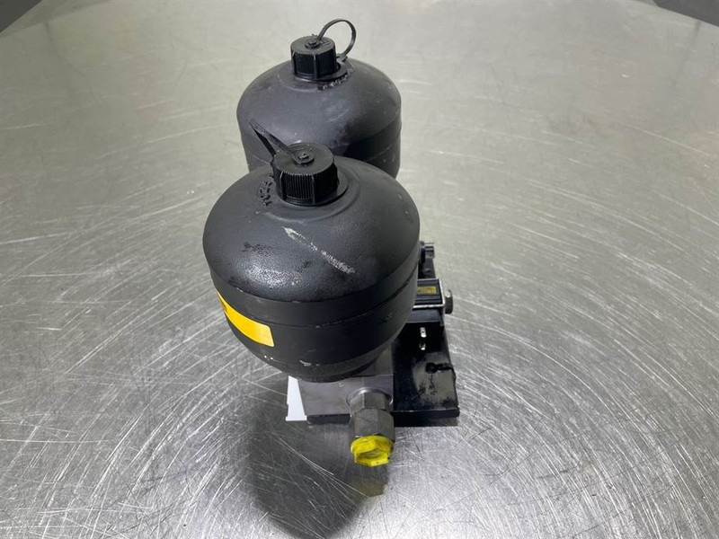 Mecalac 12MTX-4108214A-Stabilising module - Hidraulika - Építőipari gépek: 3 kép. Mecalac 12MTX-4108214A-Stabilising module - Hidraulika - Építőipari gépek: 3 kép.