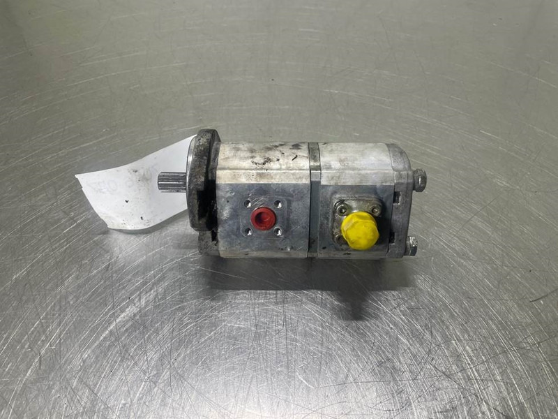 Mecalac 12MTX-5350259-Gearpump/Zahnradpumpe/Tandwielpomp - Hidraulika - Építőipari gépek: 4 kép. Mecalac 12MTX-5350259-Gearpump/Zahnradpumpe/Tandwielpomp - Hidraulika - Építőipari gépek: 4 kép.